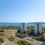 Lägenhet Cozy Sea View & Parking Varna