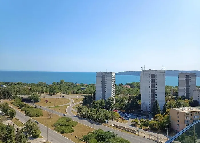 Lejlighed Cozy Sea View & Parking Varna
