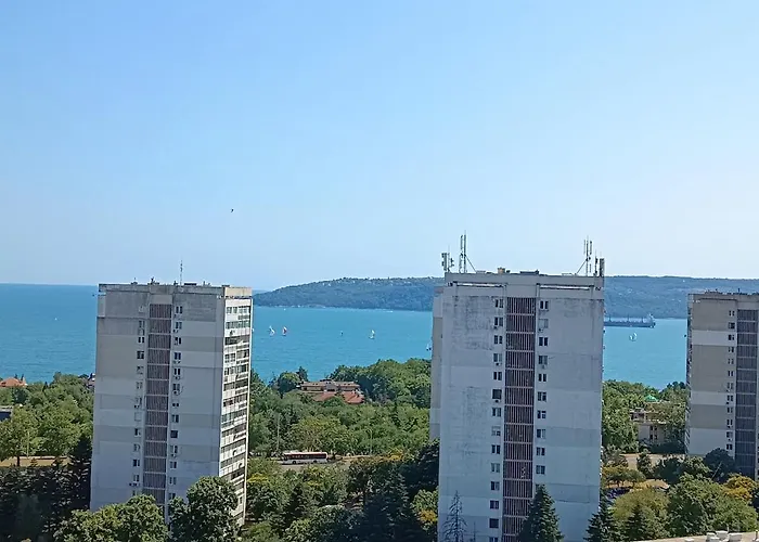 Cozy Sea View & Parking Varna