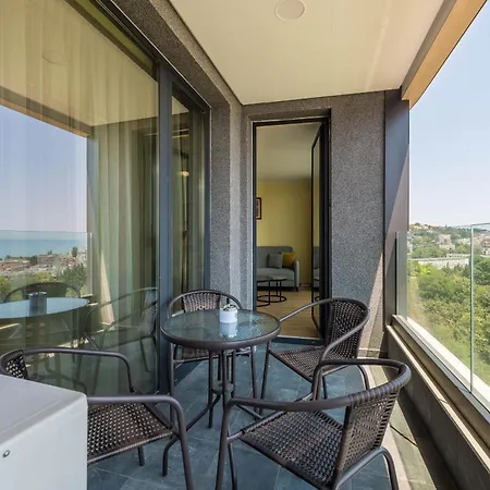 Cozy Sea View & Parking Apartment