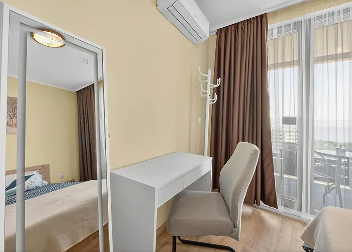 Apartment Cozy Sea View & Parking