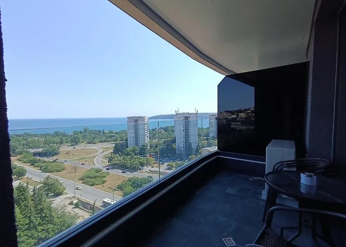 Cozy Sea View & Parking Varna