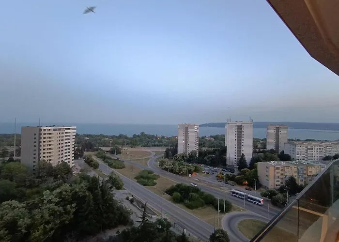 Cozy Sea View & Parking Varna